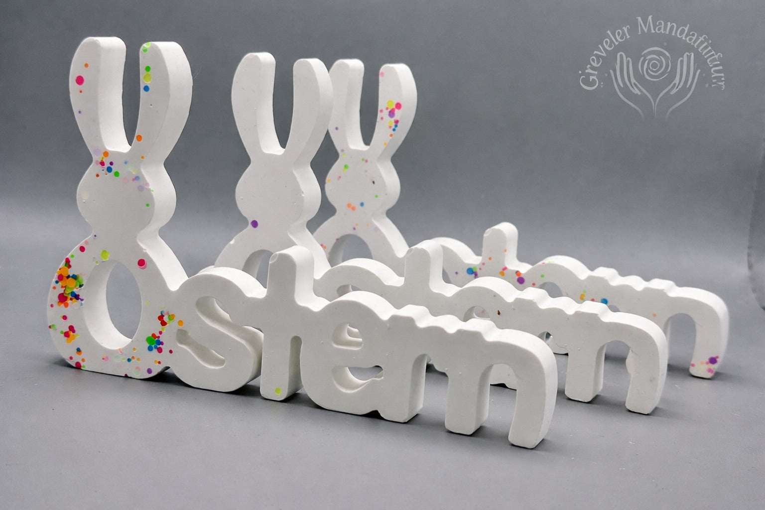 Dekorationsaufsteller „Ostern“ mit Hasenmotiv aus Keraflott – handgefertigter Schriftzug mit Figur